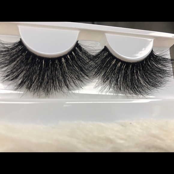 25mm cruelty free mink lashes - Picture 2 of 2